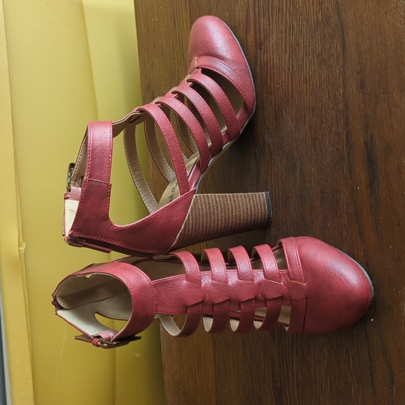 Red booties - Picture 2 of 4